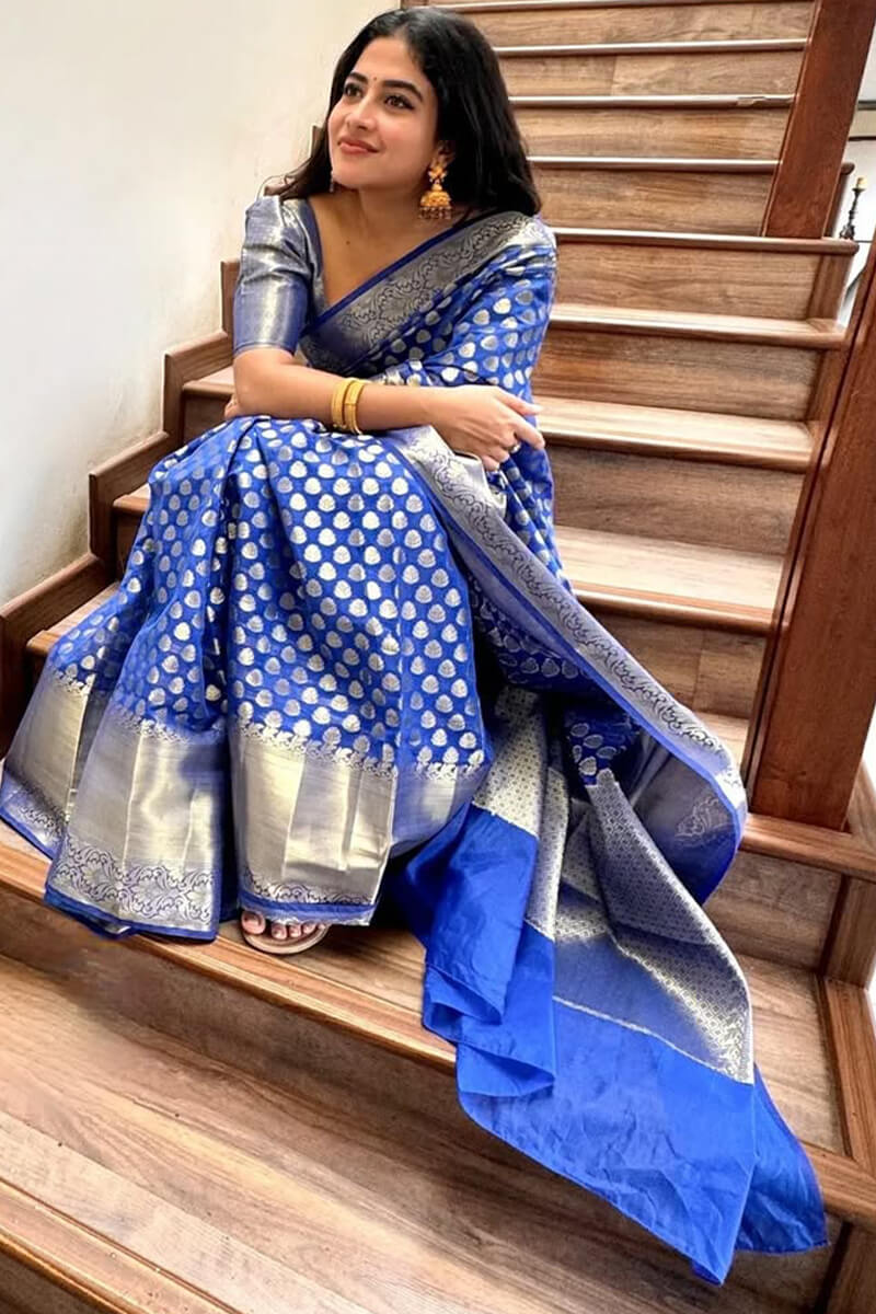 Fantabulous Royal Blue Soft Silk Saree With Vestigial Blouse Piece