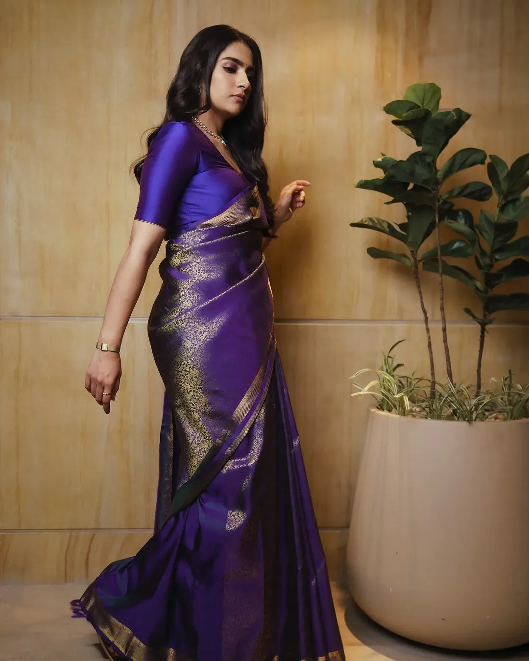 Energetic Royal Blue Soft Silk Saree With Alluring Blouse Piece