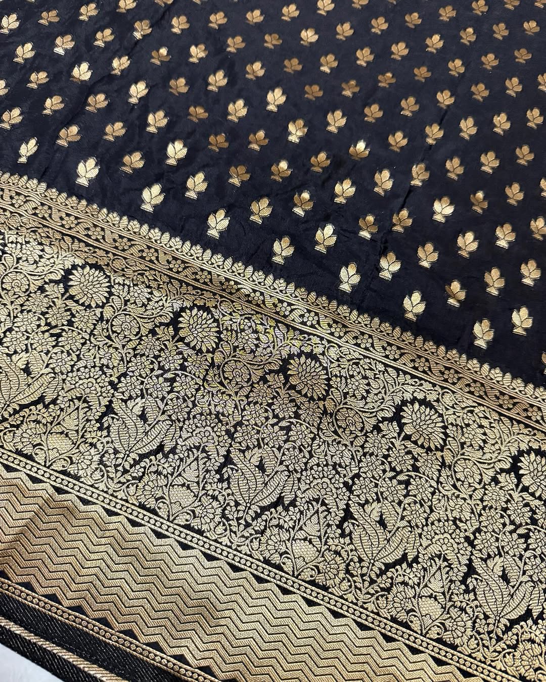 Gleaming Black Soft Silk Saree With Sensational Blouse Piece