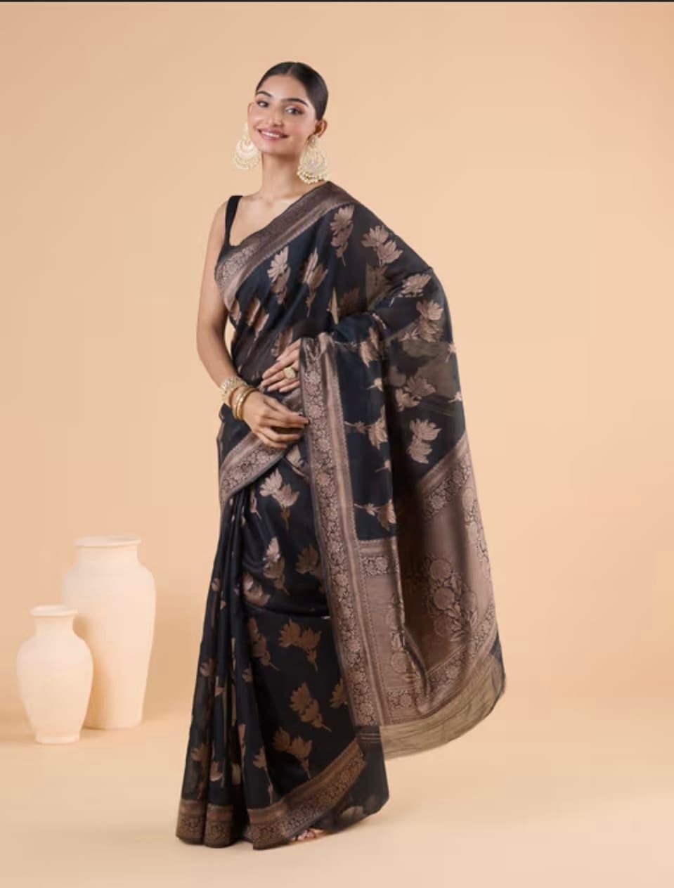 Twirling Black Soft Silk Saree With Beauteous Blouse Piece