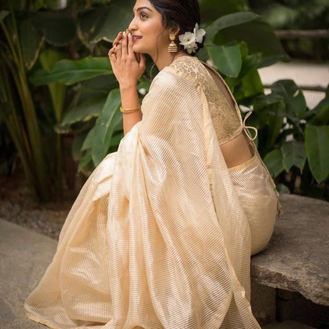 Imbrication Beige Soft Silk Saree With Lagniappe Blouse Piece