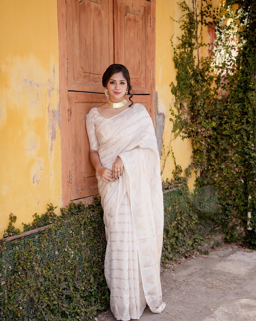 Comely Off White Soft Silk Saree With Demesne Blouse Piece