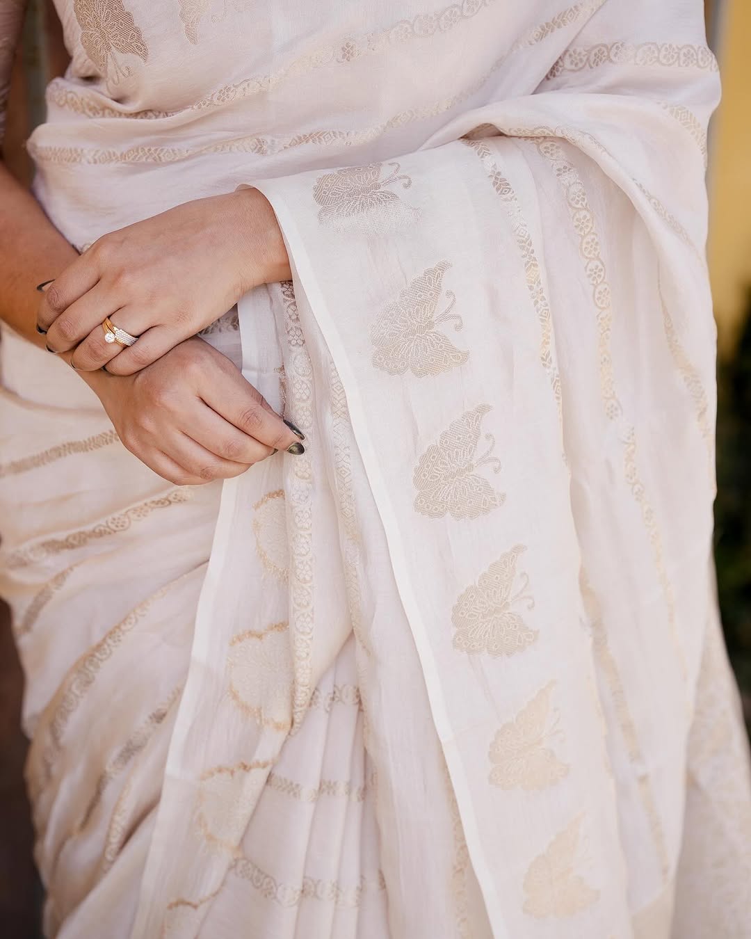 Comely Off White Soft Silk Saree With Demesne Blouse Piece