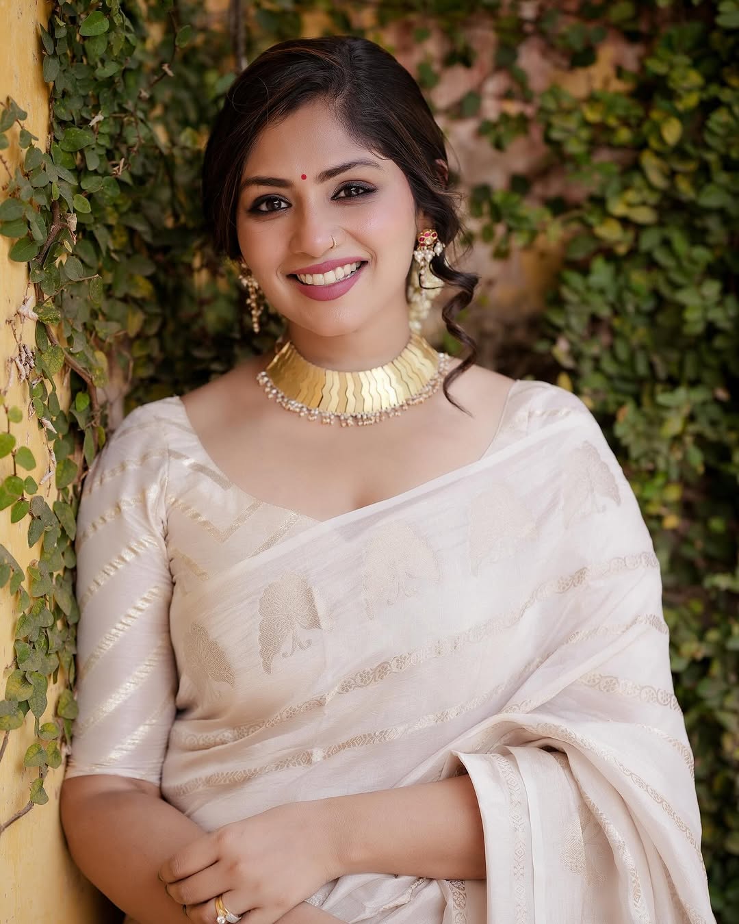 Comely Off White Soft Silk Saree With Demesne Blouse Piece