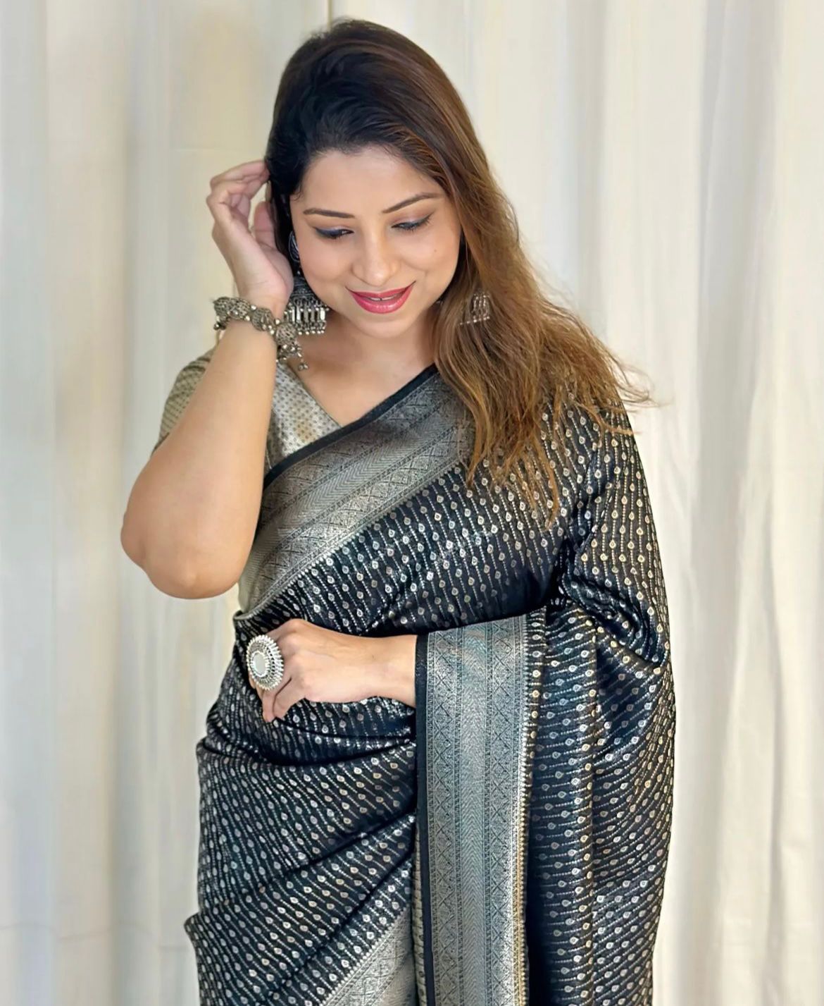 Panoply Black Soft Silk Saree With Super Proficient Blouse Piece
