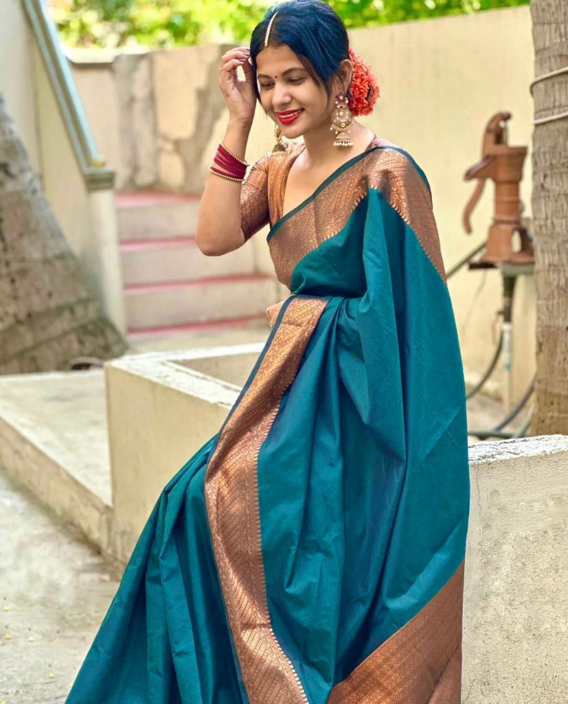 Palimpsest Rama Soft Silk Saree With Magnetic Blouse Piece