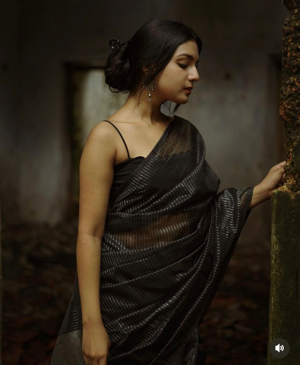 Ratatouille Black Soft Banarasi Silk Saree With Pretty Blouse Piece