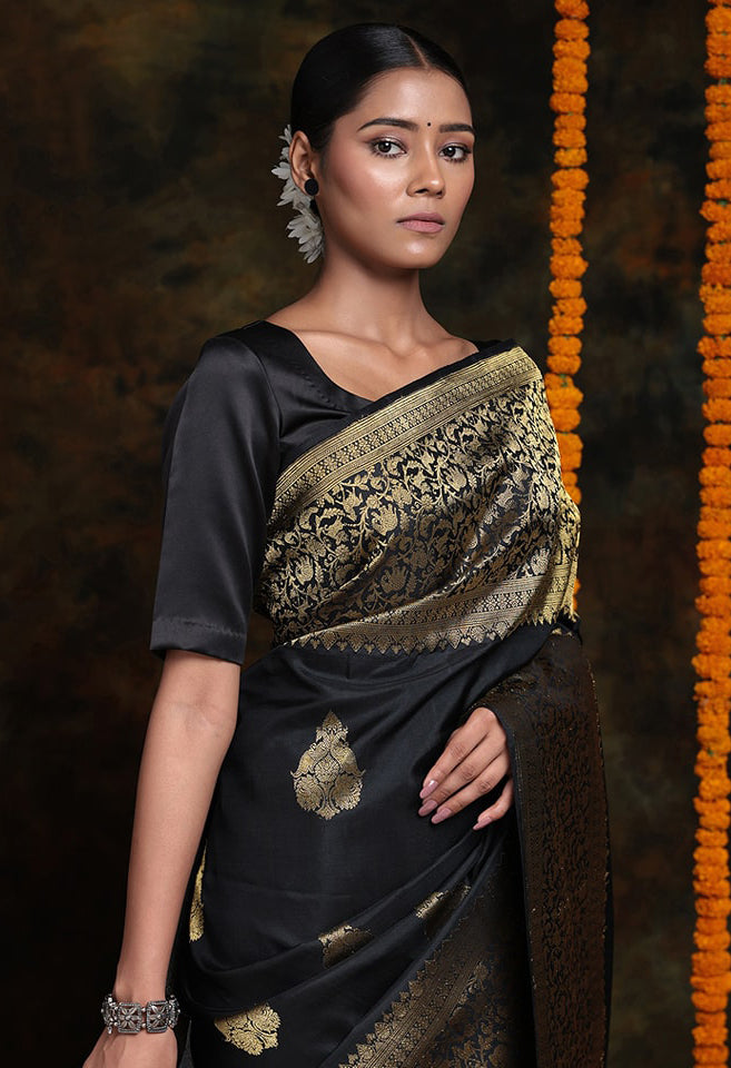 Demanding Black Soft Silk Saree With Alluring Blouse Piece