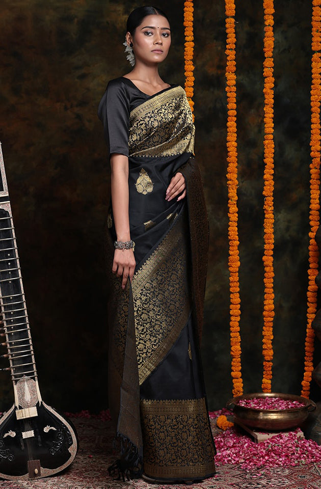 Demanding Black Soft Silk Saree With Alluring Blouse Piece