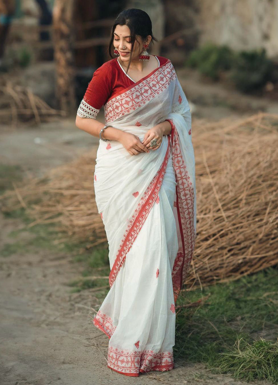 Milk White Maheshawari Cotton Silk Saree