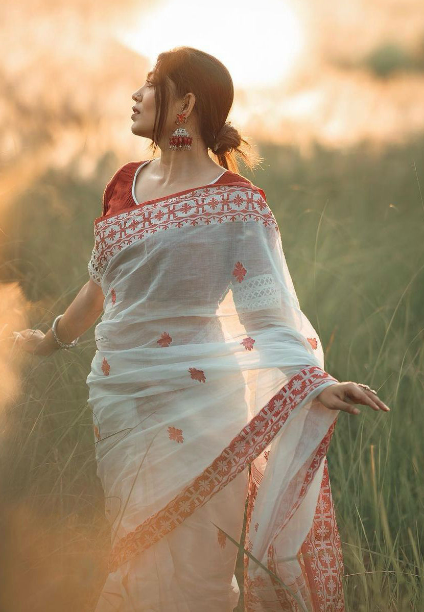 Milk White Maheshawari Cotton Silk Saree