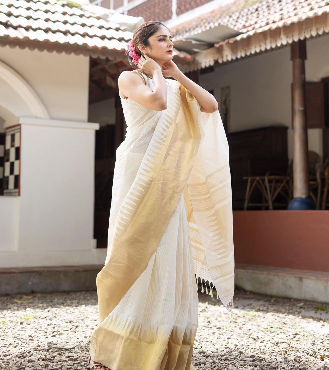 Winsome Off White Soft Silk Saree With Amazing Blouse Piece