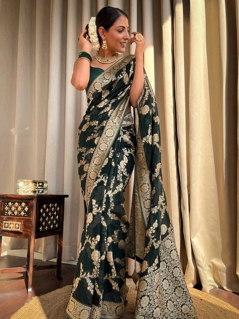 Ineffable Dark Green Soft Silk Saree With Unique Blouse Piece