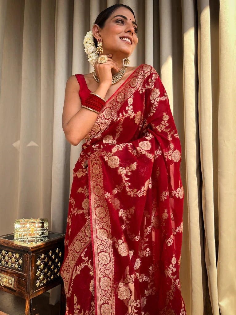 Luminous Red Soft Silk Saree With Exceptional Blouse Piece