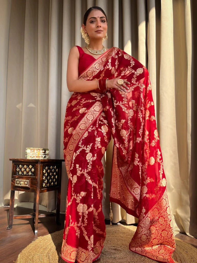Luminous Red Soft Silk Saree With Exceptional Blouse Piece