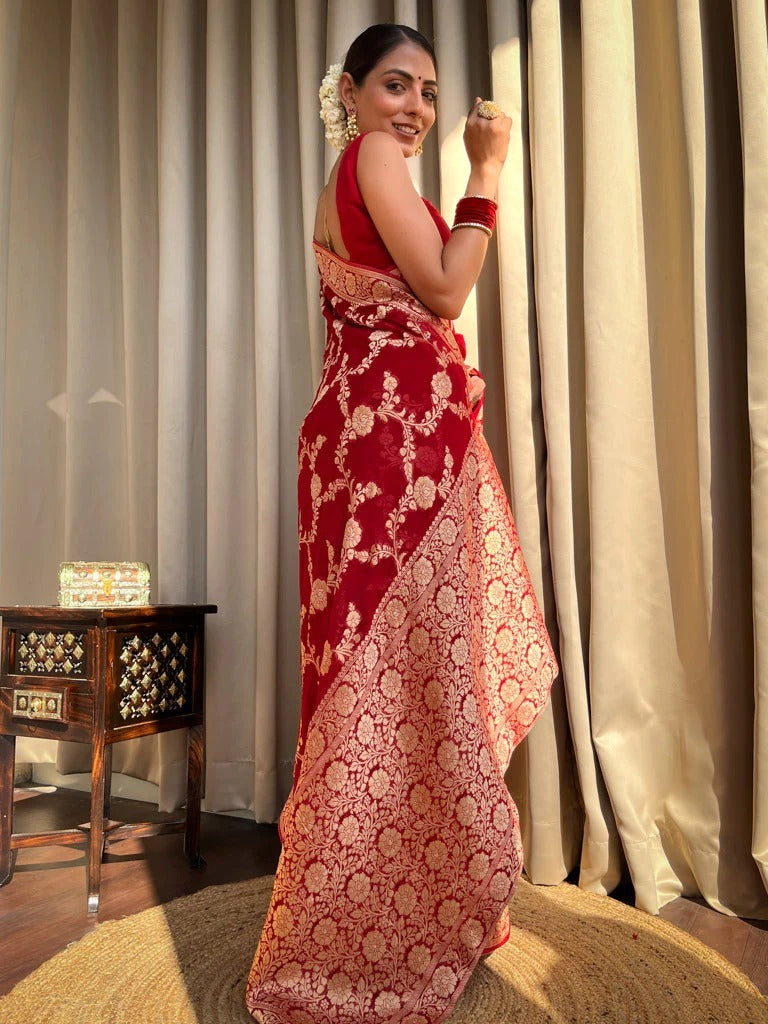Luminous Red Soft Silk Saree With Exceptional Blouse Piece