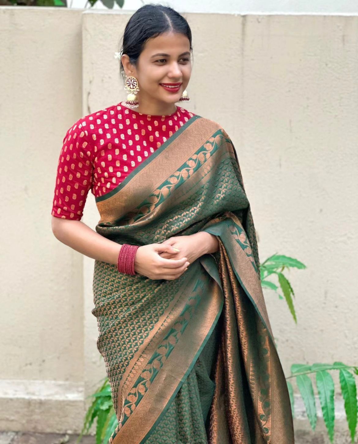 Extraordinary Dark Green Soft Silk Saree With Phenomenal Blouse Piece