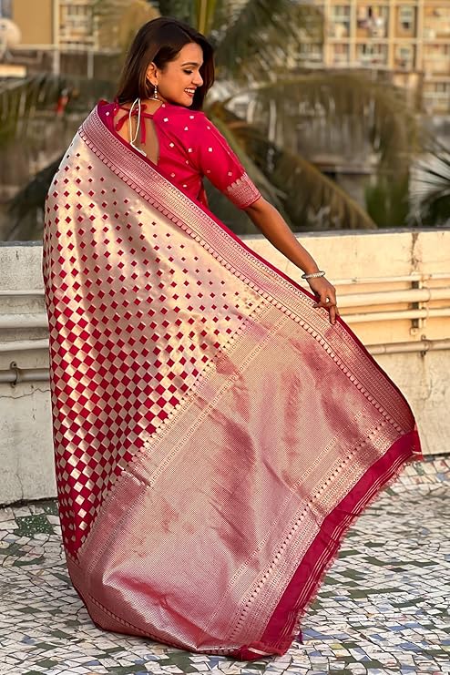 Engaging Red Soft Silk Saree With Opulent Blouse Piece