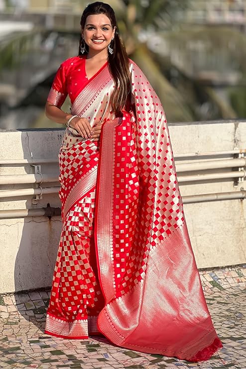 Engaging Red Soft Silk Saree With Opulent Blouse Piece