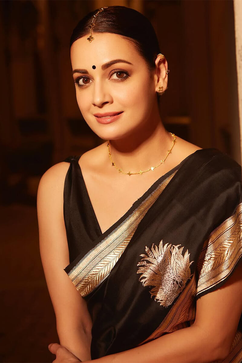 Unequalled Black Soft Silk Saree With Ornate Blouse Piece