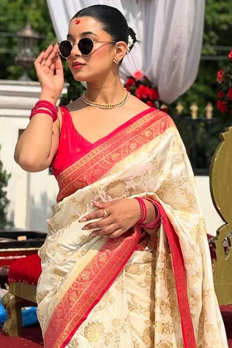 Incomparable Beige Soft Silk Saree With Appealing Blouse Piece