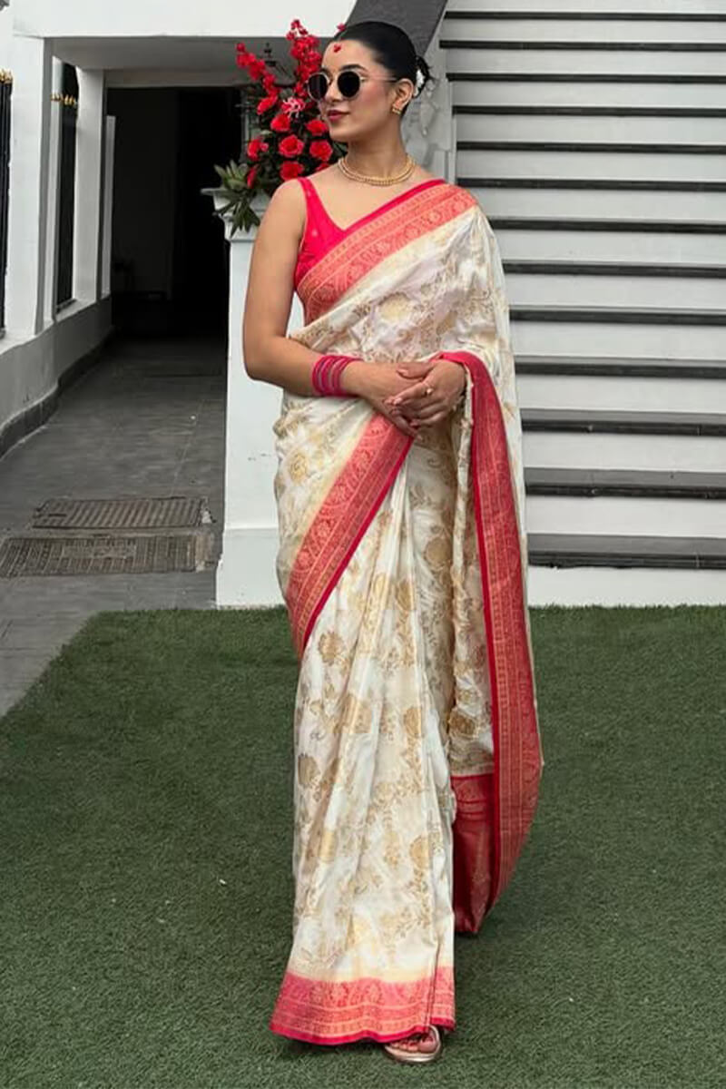 Incomparable Beige Soft Silk Saree With Appealing Blouse Piece