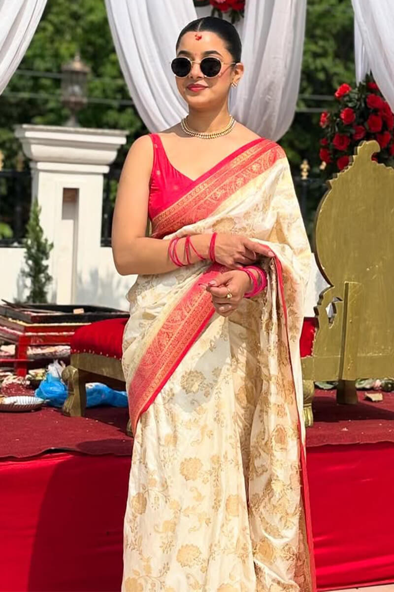 Incomparable Beige Soft Silk Saree With Appealing Blouse Piece