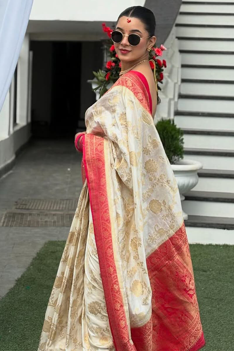 Incomparable Beige Soft Silk Saree With Appealing Blouse Piece