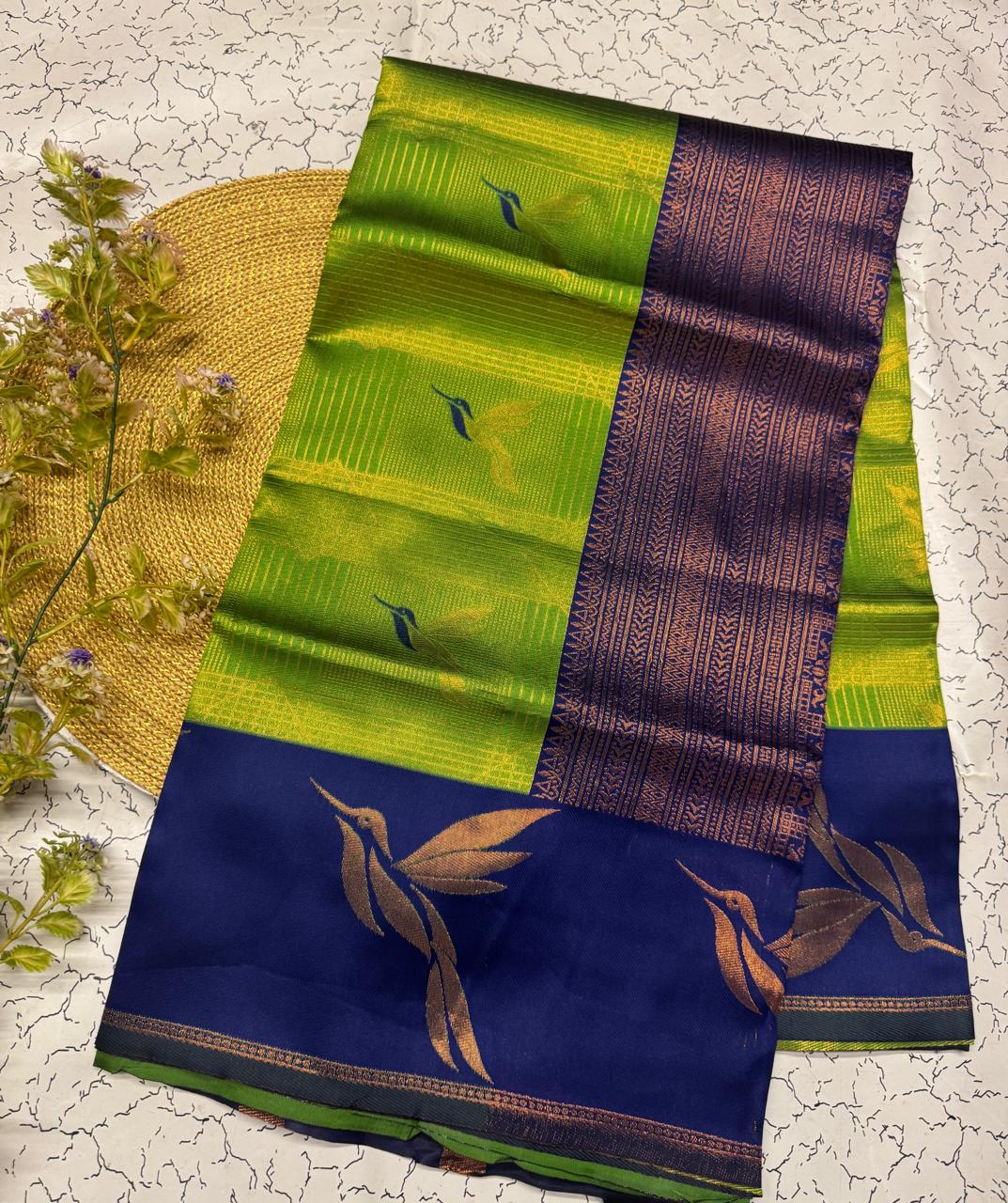 Divine Green Soft Banarasi Silk Saree With Flaunt Blouse Piece