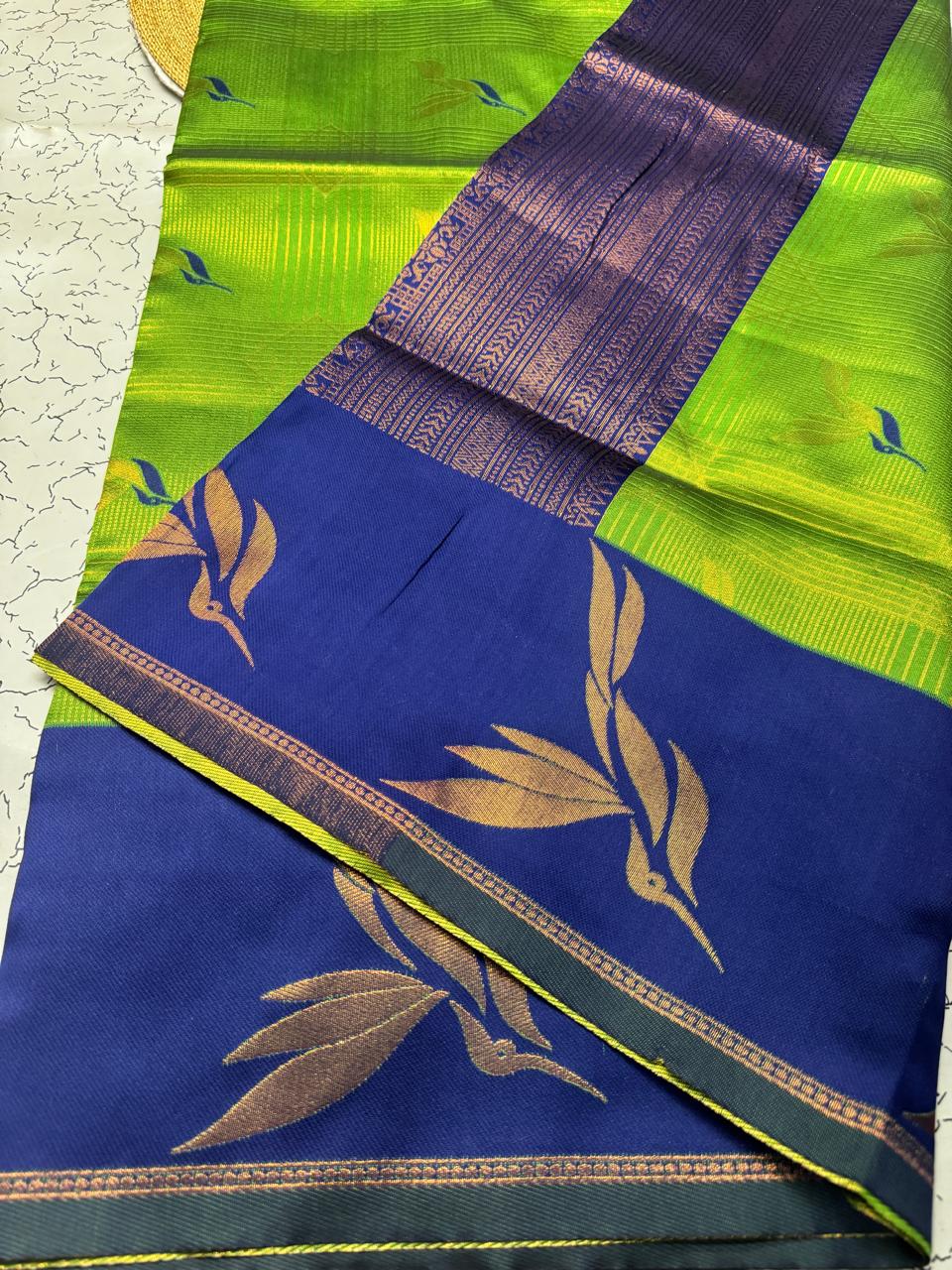 Divine Green Soft Banarasi Silk Saree With Flaunt Blouse Piece