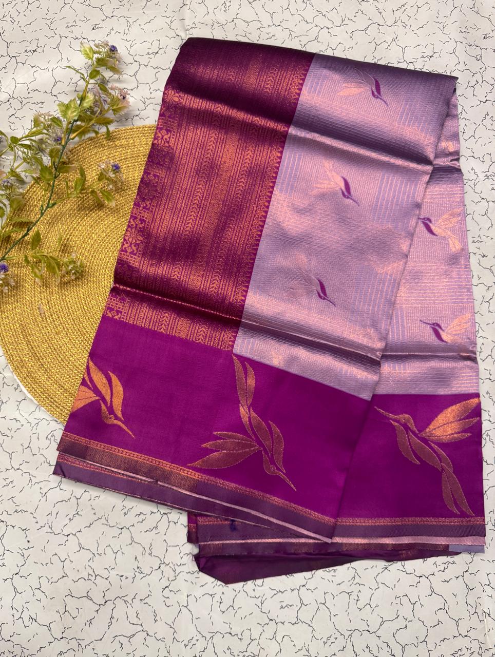Unequalled Lavender Soft Banarasi Silk Saree With Phenomenal Blouse Piece