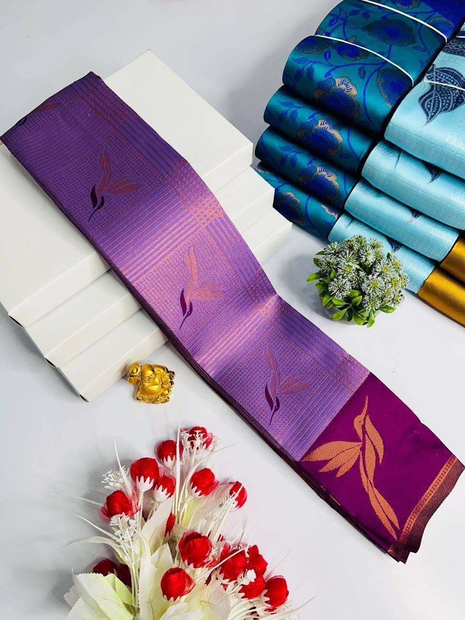 Unequalled Lavender Soft Banarasi Silk Saree With Phenomenal Blouse Piece