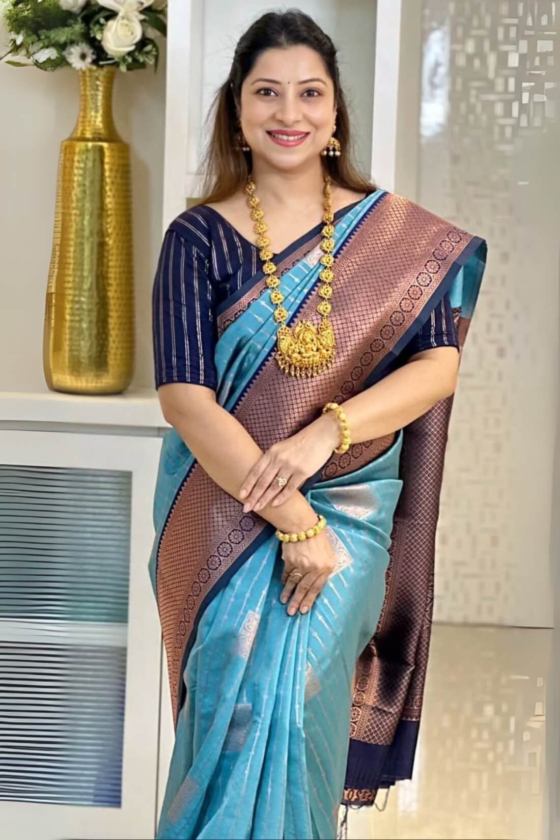 Opulent Firozi Soft Silk Saree With Ethnic Blouse Piece