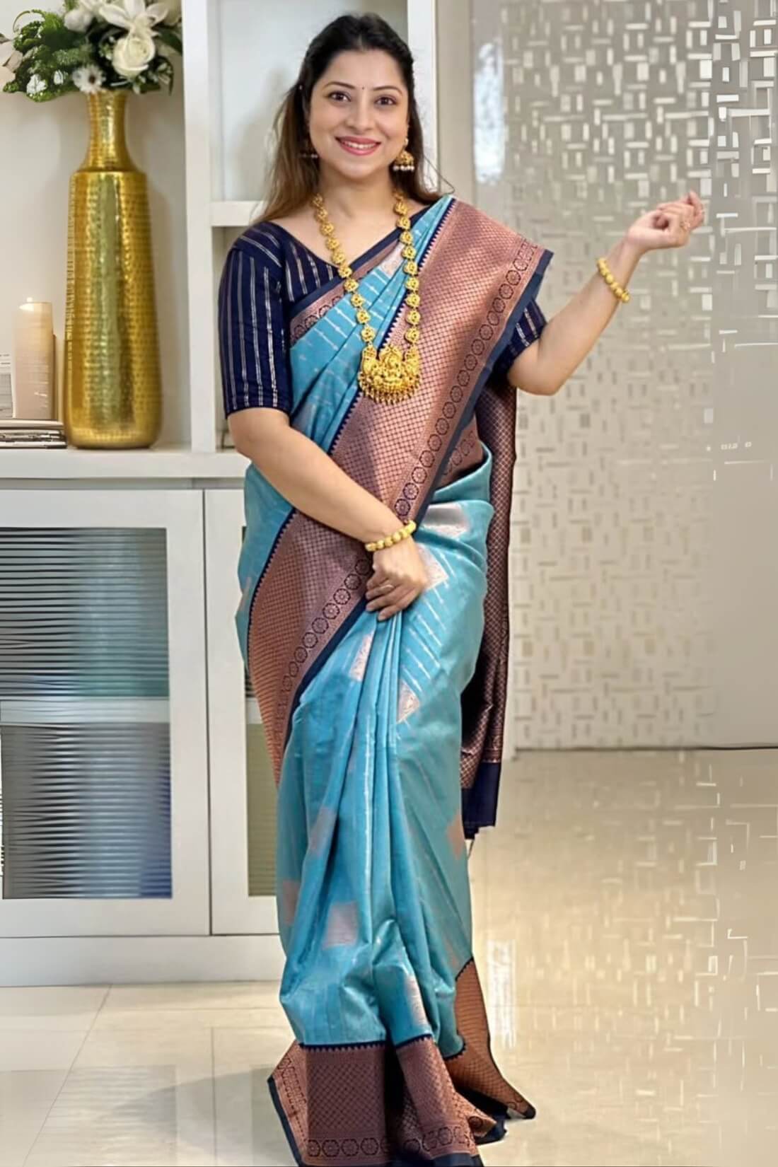 Opulent Firozi Soft Silk Saree With Ethnic Blouse Piece