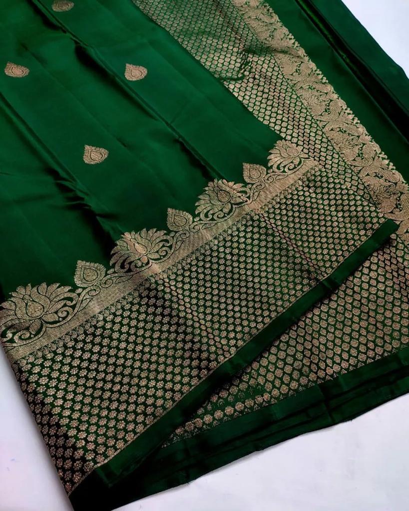 Ebullience Dark Green Soft Silk Saree With Impressive Blouse Piece