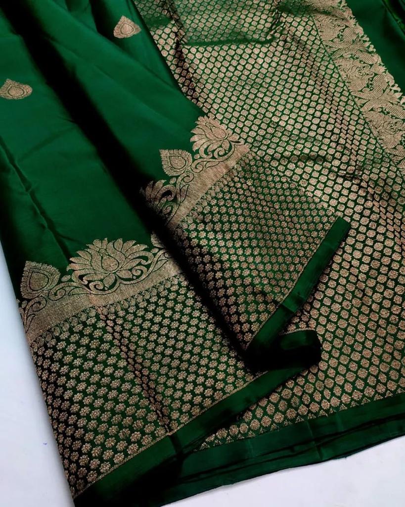 Ebullience Dark Green Soft Silk Saree With Impressive Blouse Piece