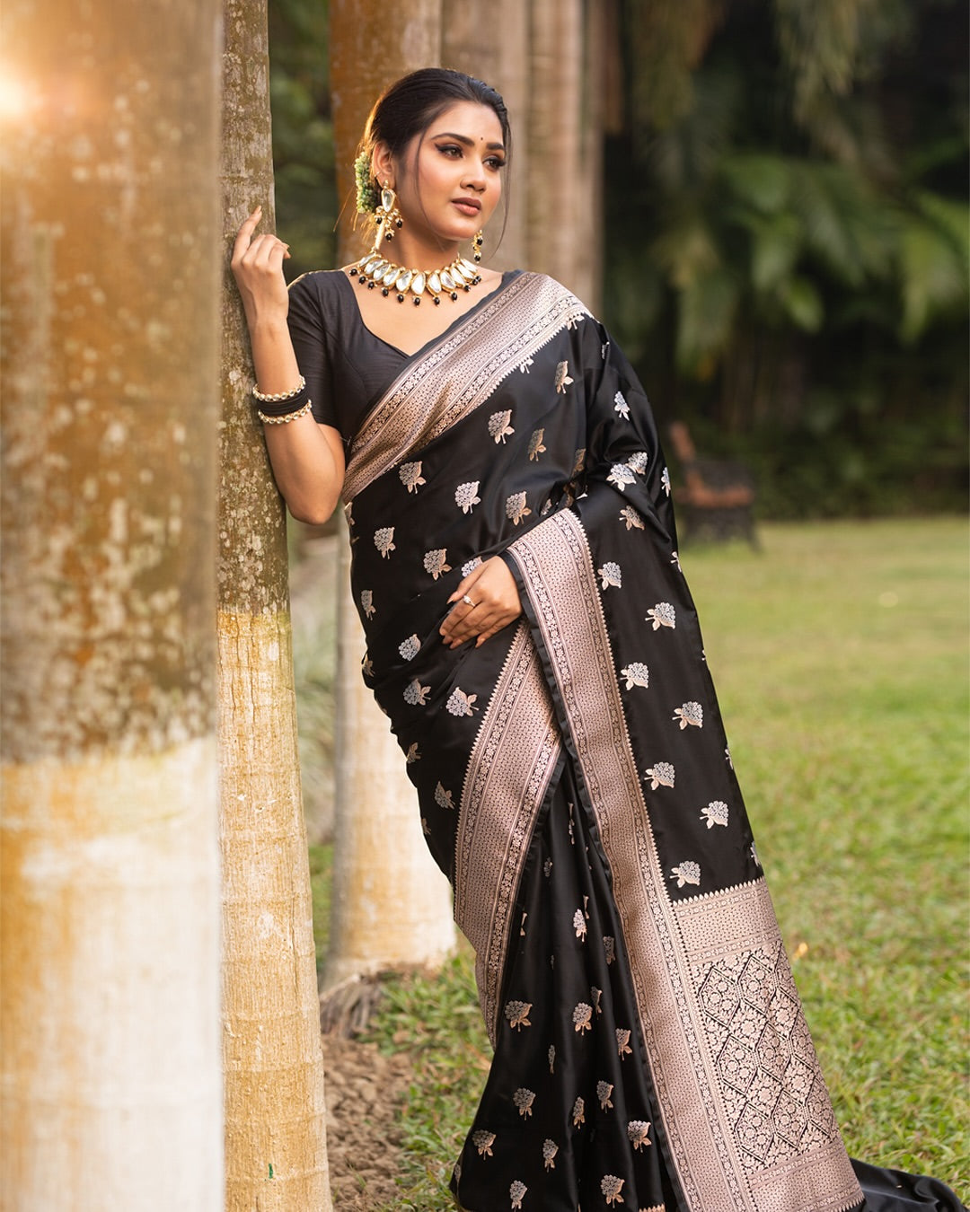 Splendiferous Black Soft Silk Saree With Demanding Blouse Piece