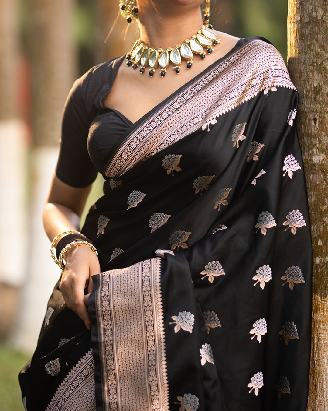 Splendiferous Black Soft Silk Saree With Demanding Blouse Piece