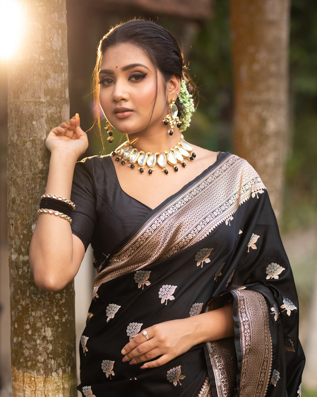 Splendiferous Black Soft Silk Saree With Demanding Blouse Piece