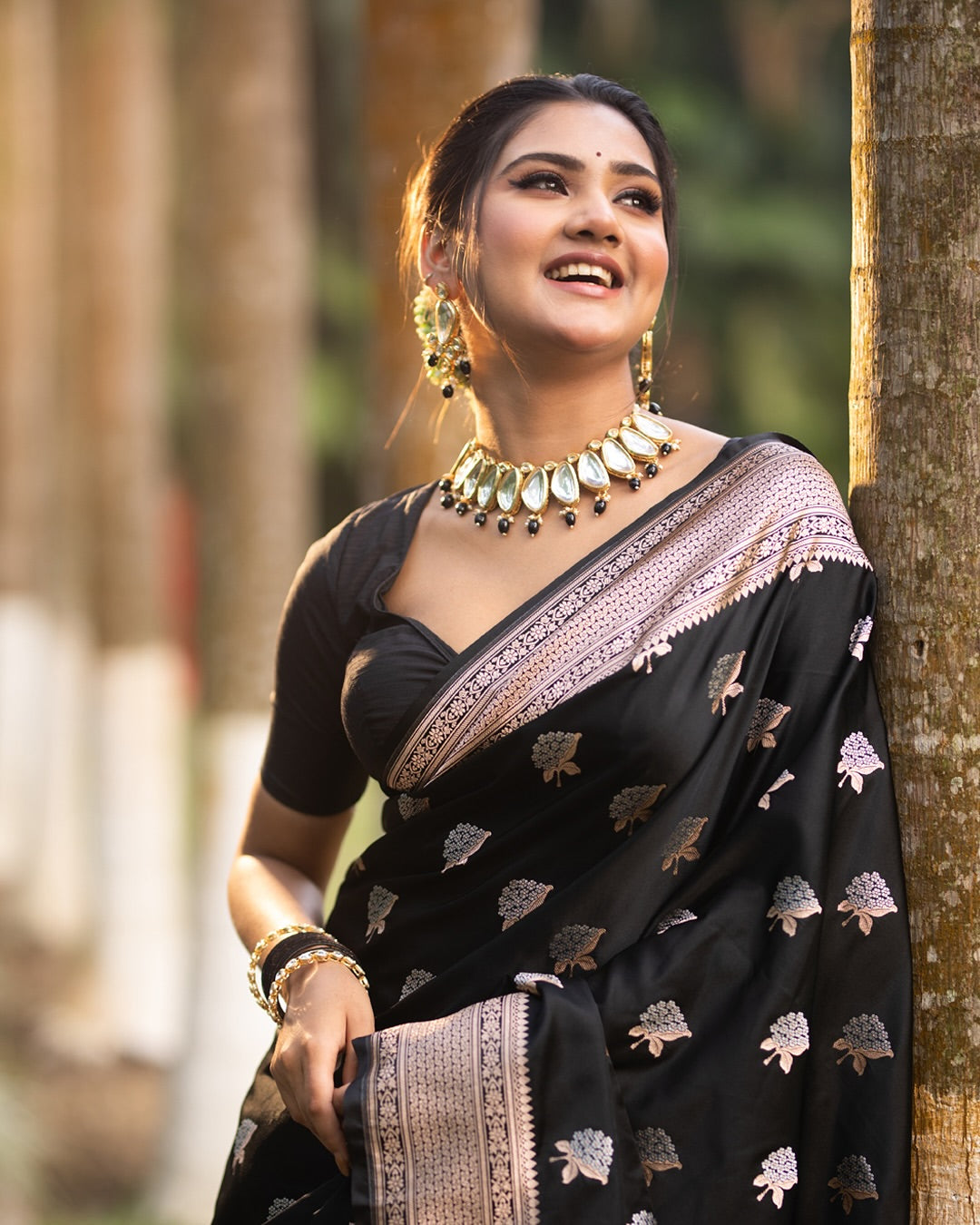 Splendiferous Black Soft Silk Saree With Demanding Blouse Piece