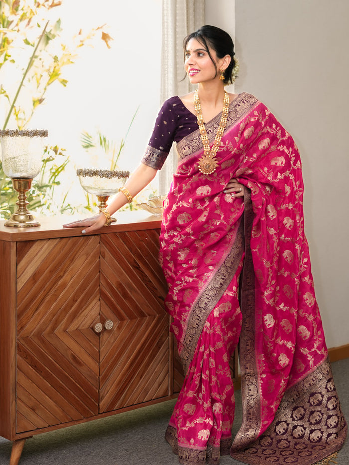 Luminous Dark Pink Soft Silk Saree With Conflate Blouse Piece