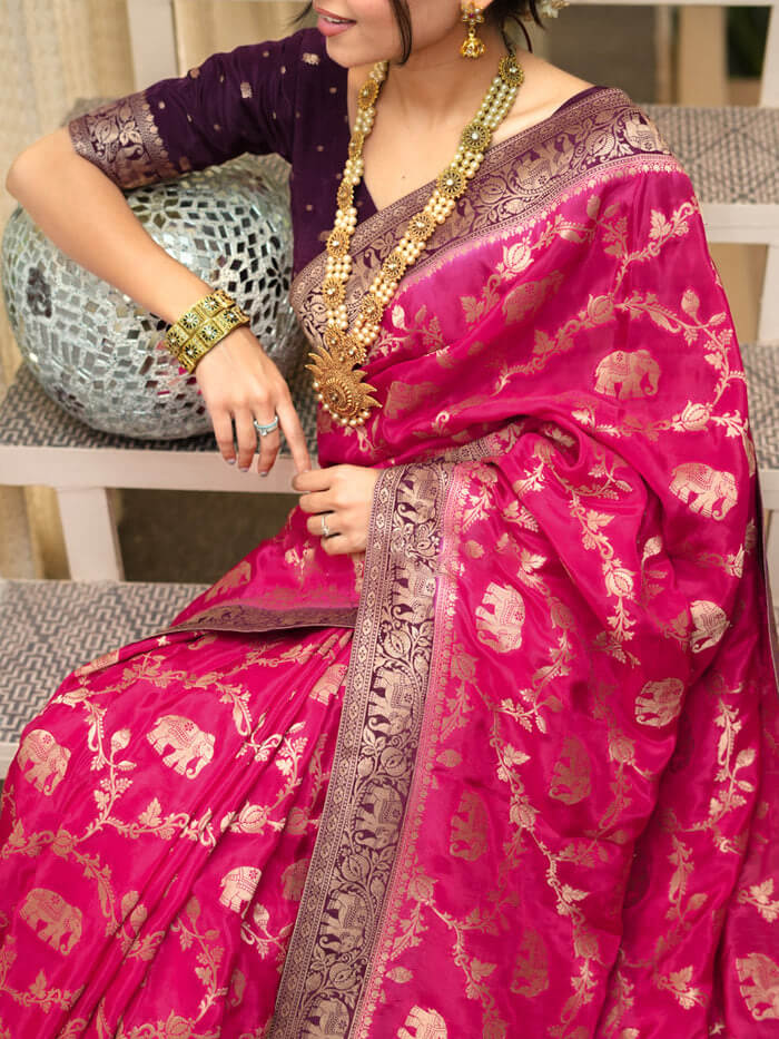 Luminous Dark Pink Soft Silk Saree With Conflate Blouse Piece