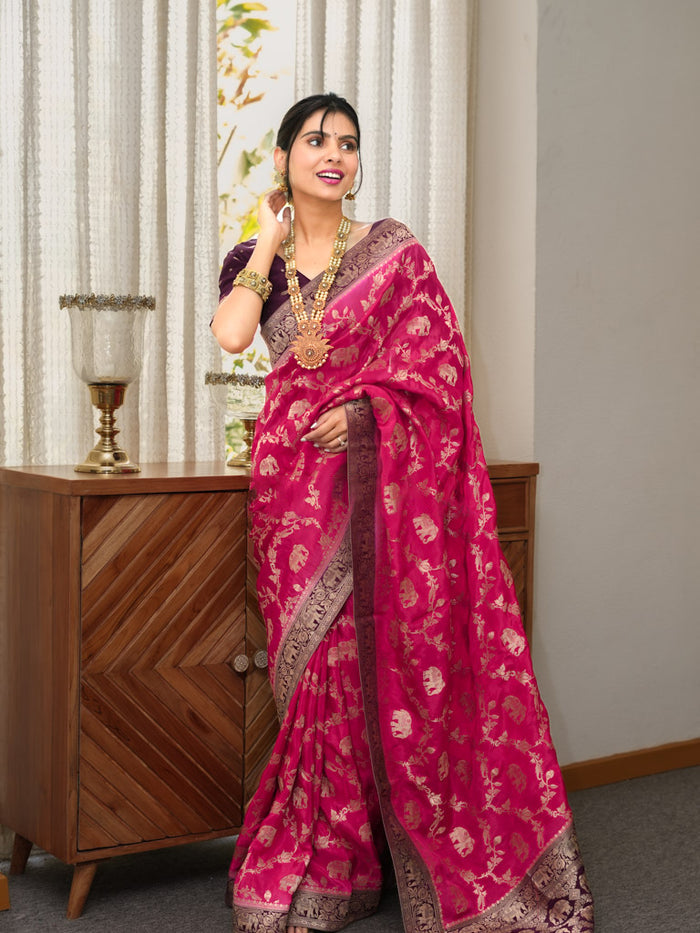 Luminous Dark Pink Soft Silk Saree With Conflate Blouse Piece