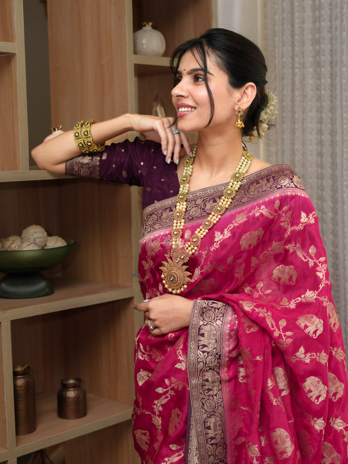 Luminous Dark Pink Soft Silk Saree With Conflate Blouse Piece