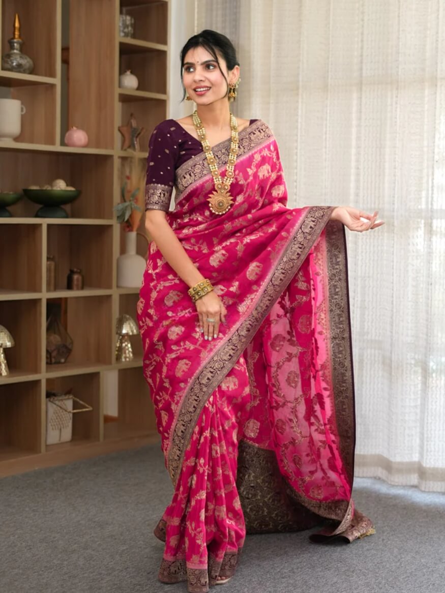 Luminous Dark Pink Soft Silk Saree With Conflate Blouse Piece