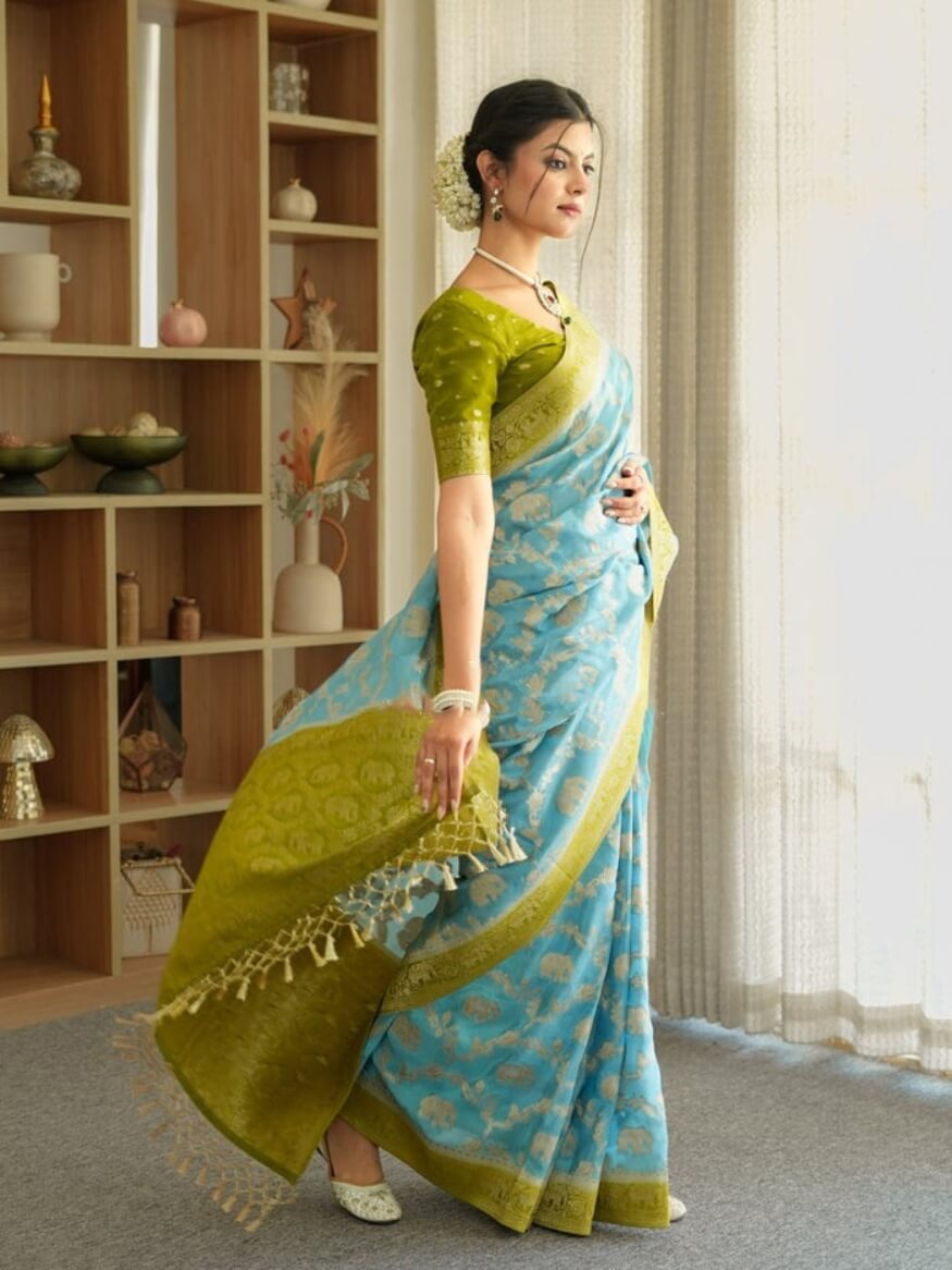 Staring Sky Soft Silk Saree With Incredible Blouse Piece