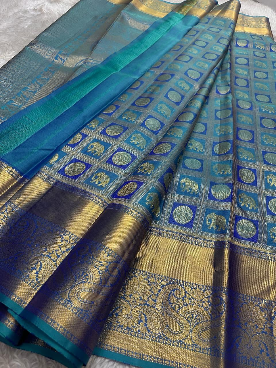 Beauteous Rama Soft Silk Saree With Imbrication Blouse Piece