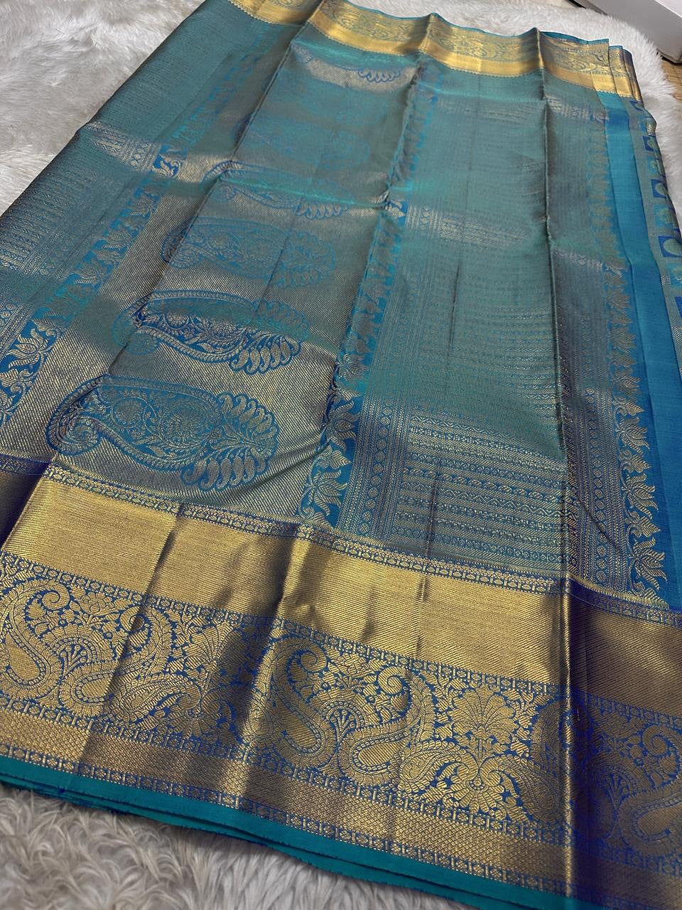 Beauteous Rama Soft Silk Saree With Imbrication Blouse Piece