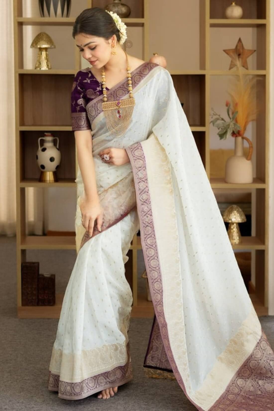 Gleaming Beige Soft Silk Saree With Enthralling Blouse Piece