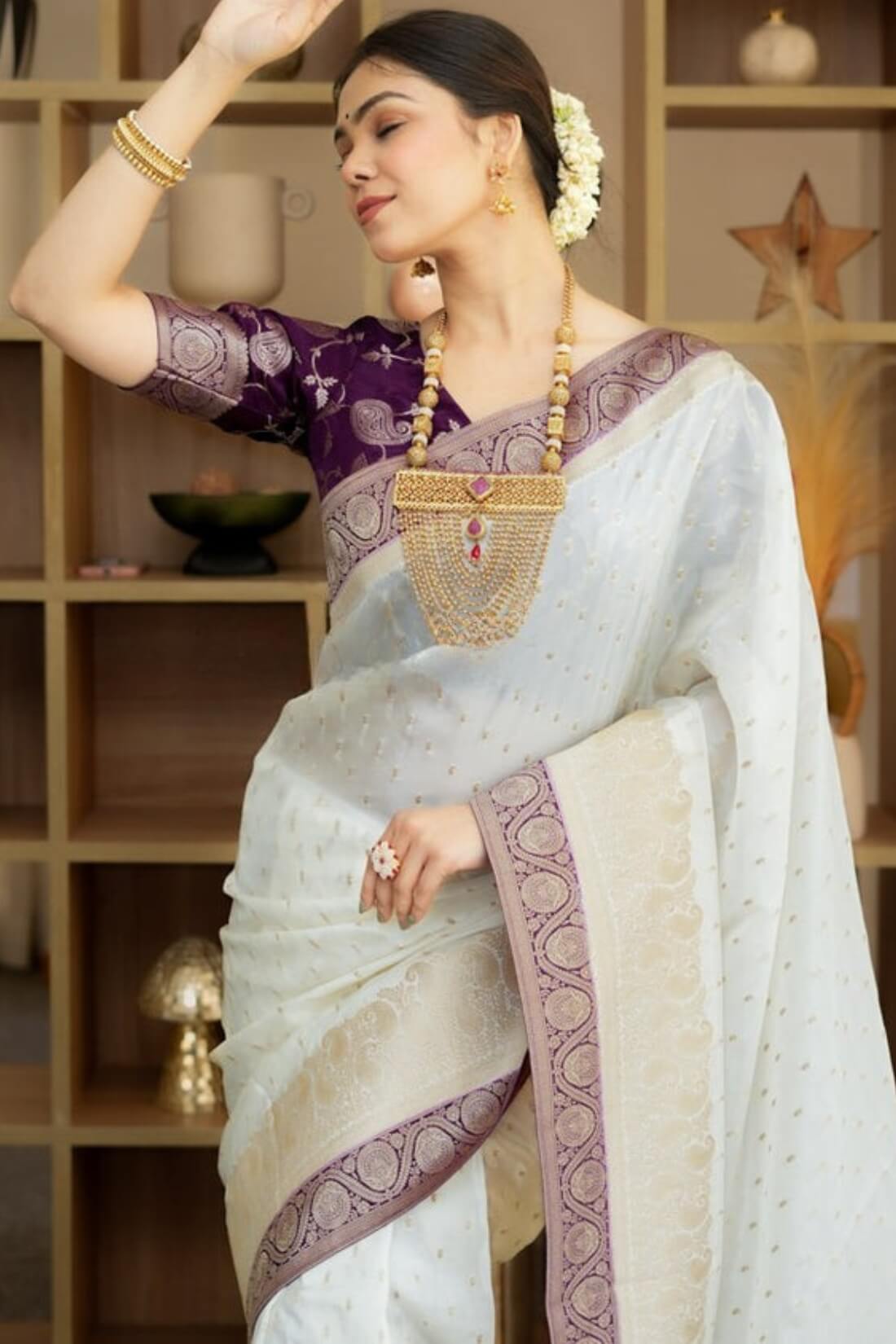 Gleaming Beige Soft Silk Saree With Enthralling Blouse Piece